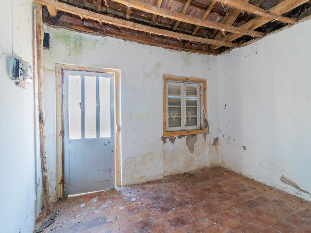 Moradia Geminada T2 com Projeto Aprovado - Image 8