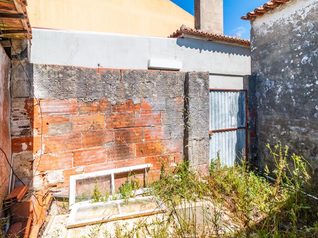 Moradia Geminada T2 com Projeto Aprovado - Image 9