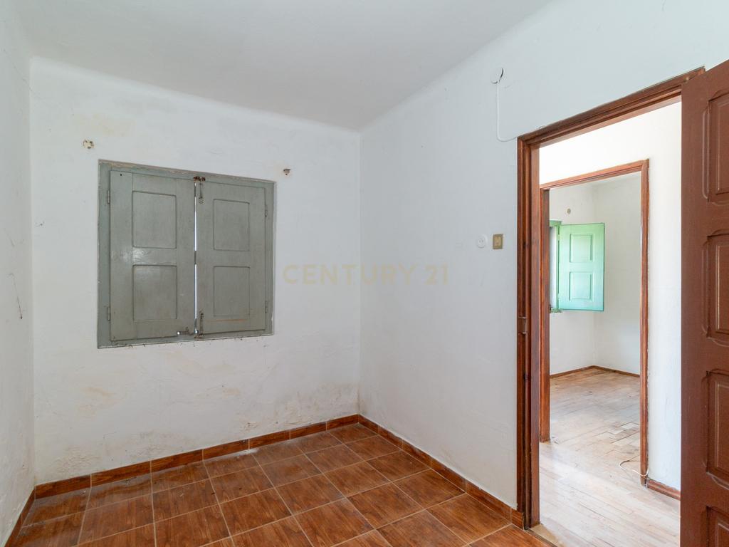 Moradia T2 Geminada com Terreno Urbano - Image 18