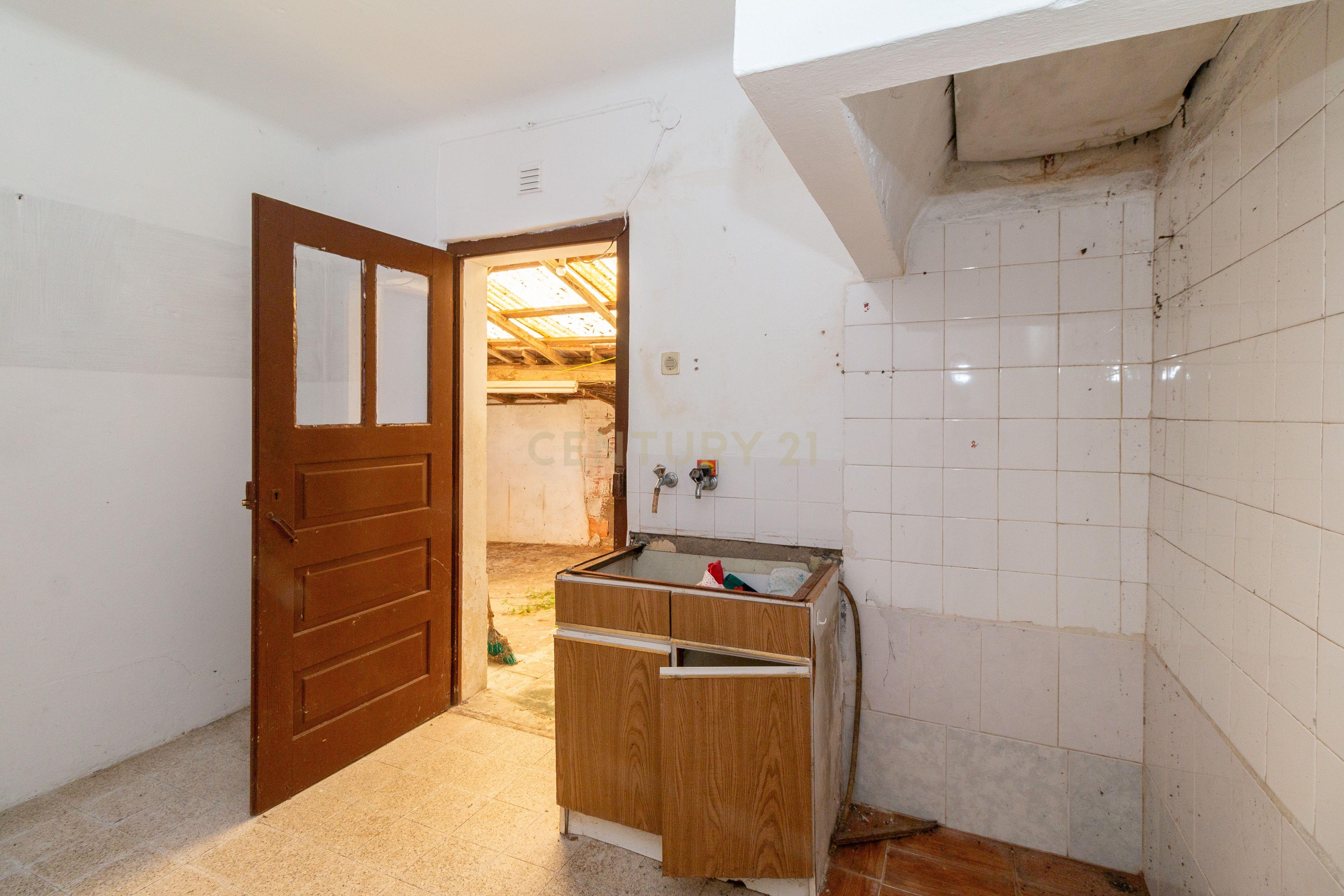 Moradia T2 Geminada com Terreno Urbano - Image 21