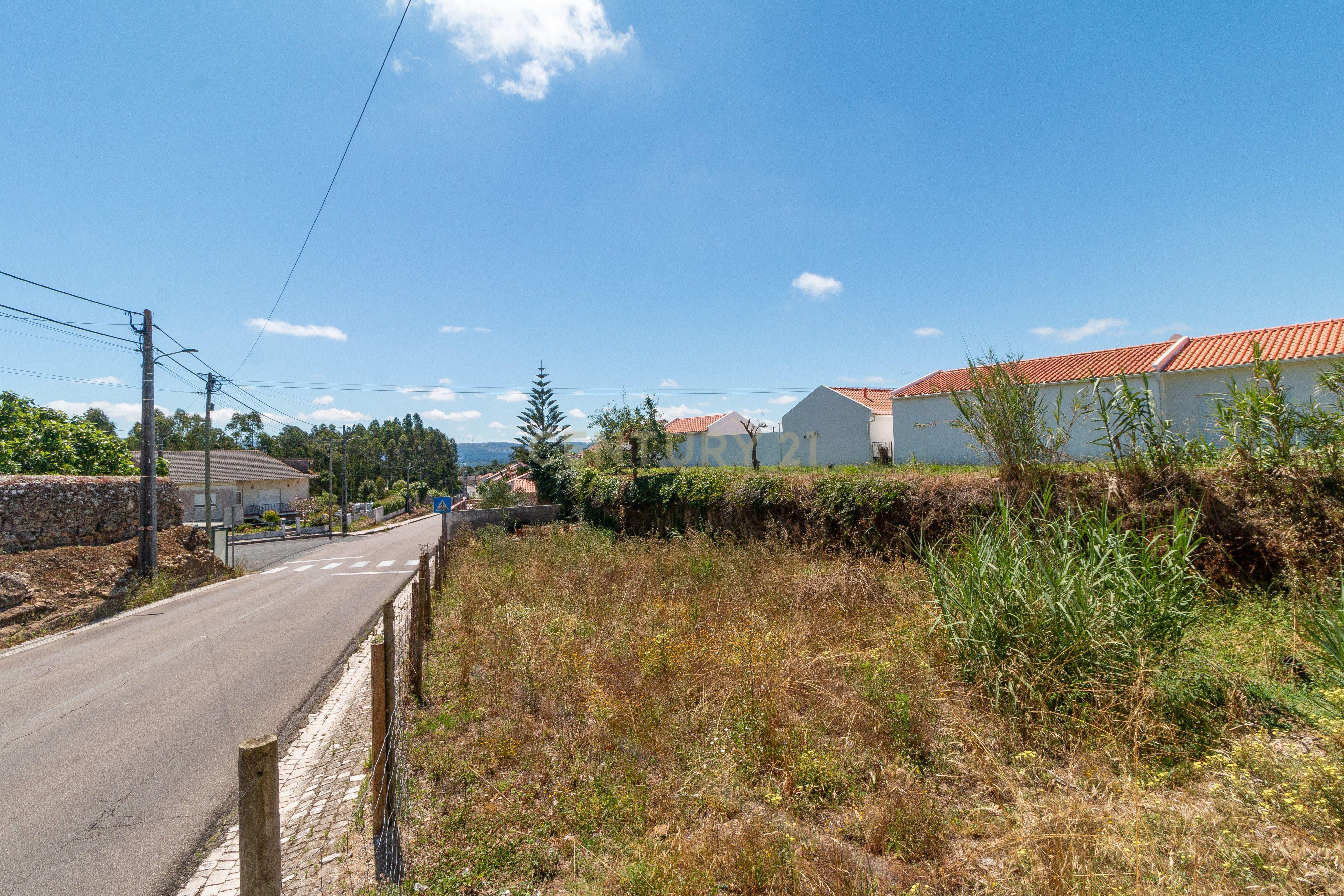 Moradia T2 Geminada com Terreno Urbano - Image 22