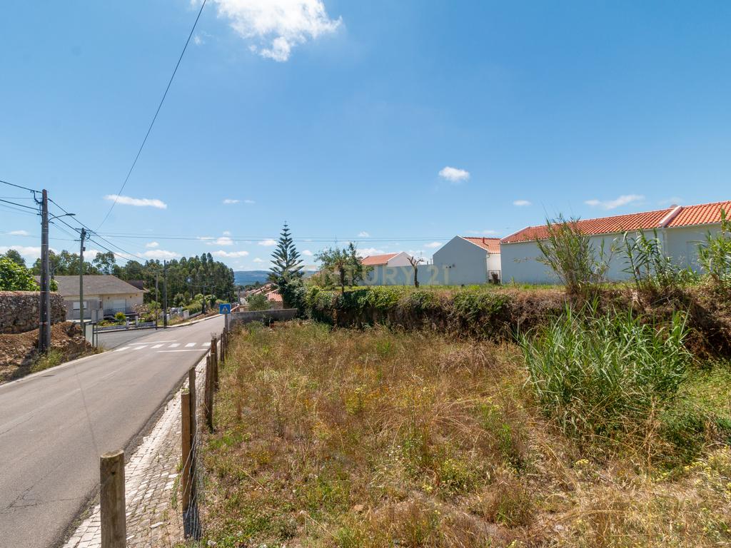 Moradia T2 Geminada com Terreno Urbano - Image 22