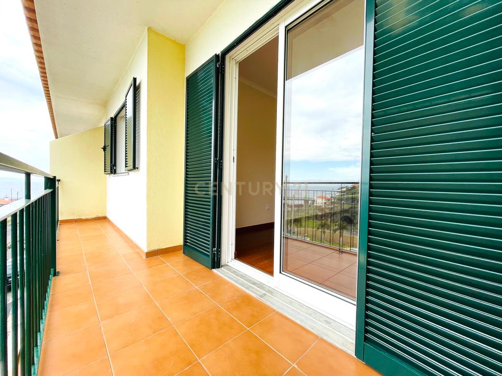 Moradia T3 Completamente renovada - São Pedro - Santa Cruz - Image 1