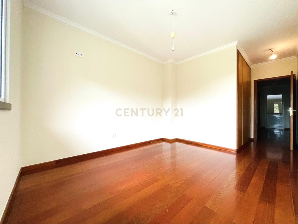 Moradia T3 Completamente renovada - São Pedro - Santa Cruz - Image 13