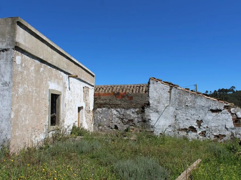Moradia para restaurar em Alcaria de Cume ( Sta Catarina da Fonte do Bispo ) - Image 19