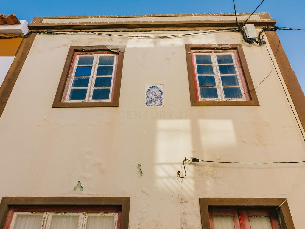Moradia localizada dentro das muralhas de Peniche - Image 1