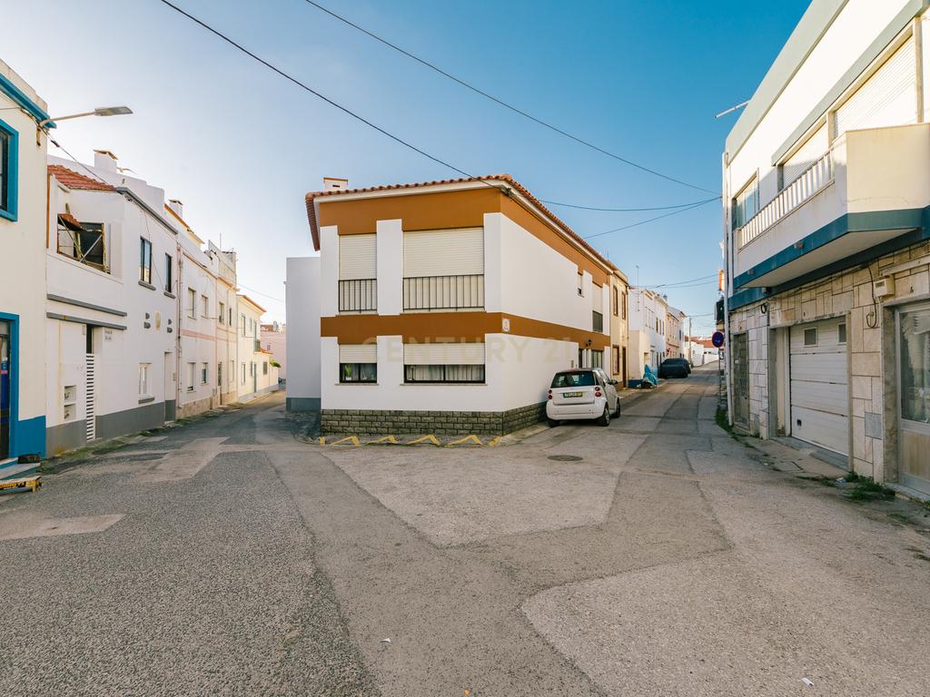 Moradia localizada dentro das muralhas de Peniche - Image 36