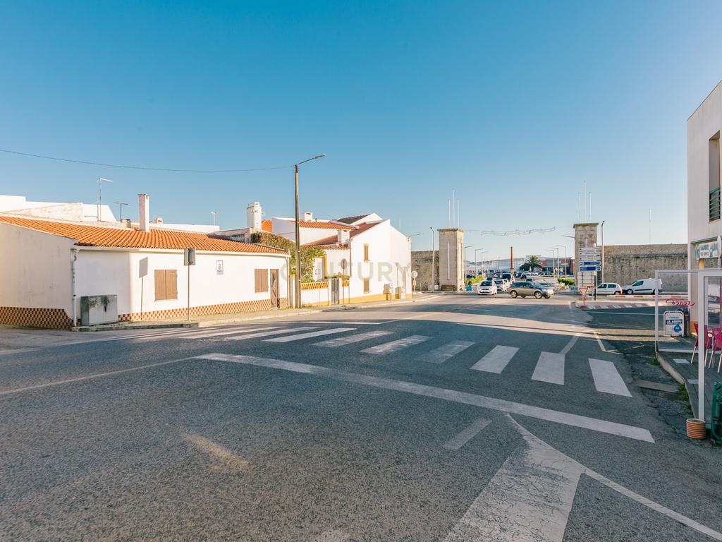 Moradia localizada dentro das muralhas de Peniche - Image 37