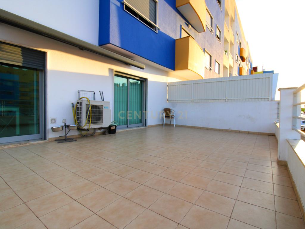 T3 com terraço e box na Quinta de Santa Rita - Image 1