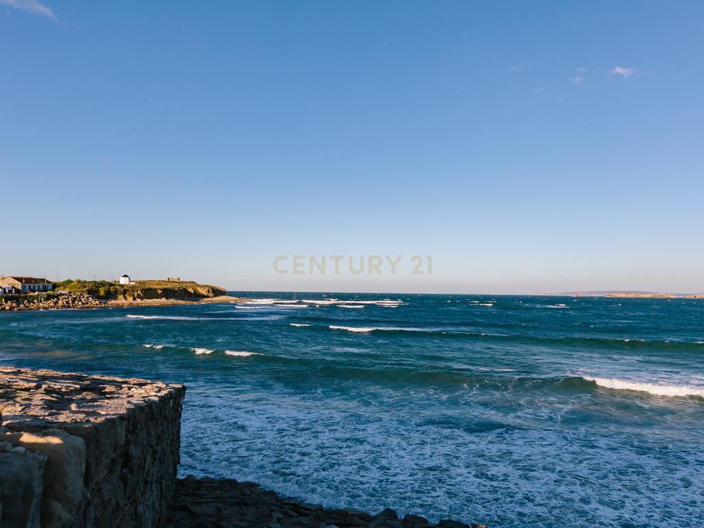 Moradia localizada dentro das muralhas de Peniche - Image 40