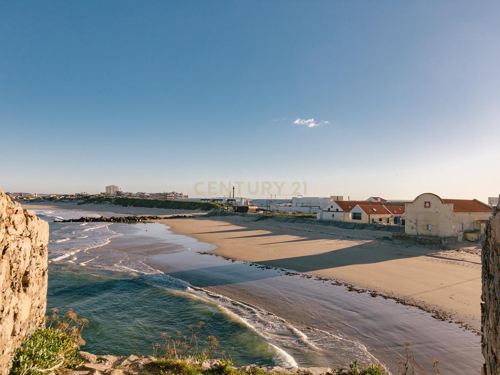 Moradia localizada dentro das muralhas de Peniche - Image 41