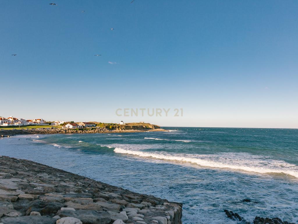 Moradia localizada dentro das muralhas de Peniche - Image 44