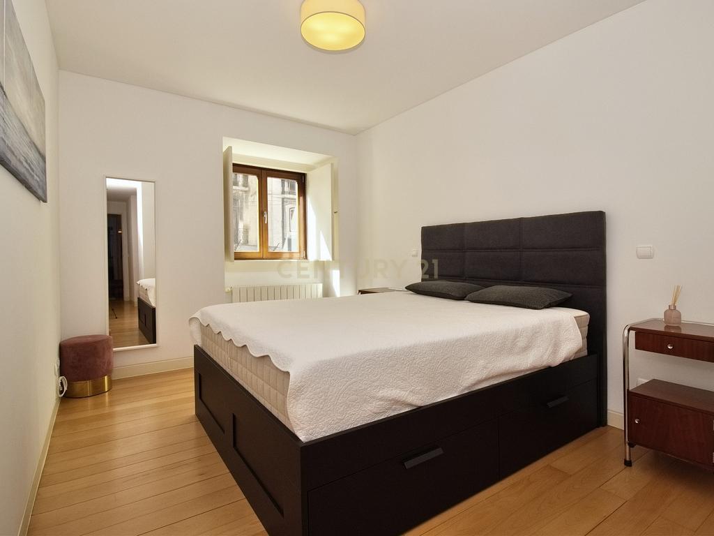 Apartamento T2 à Venda na Rua da Misericórdia, Chiado – Localização Privilegiada - Image 7