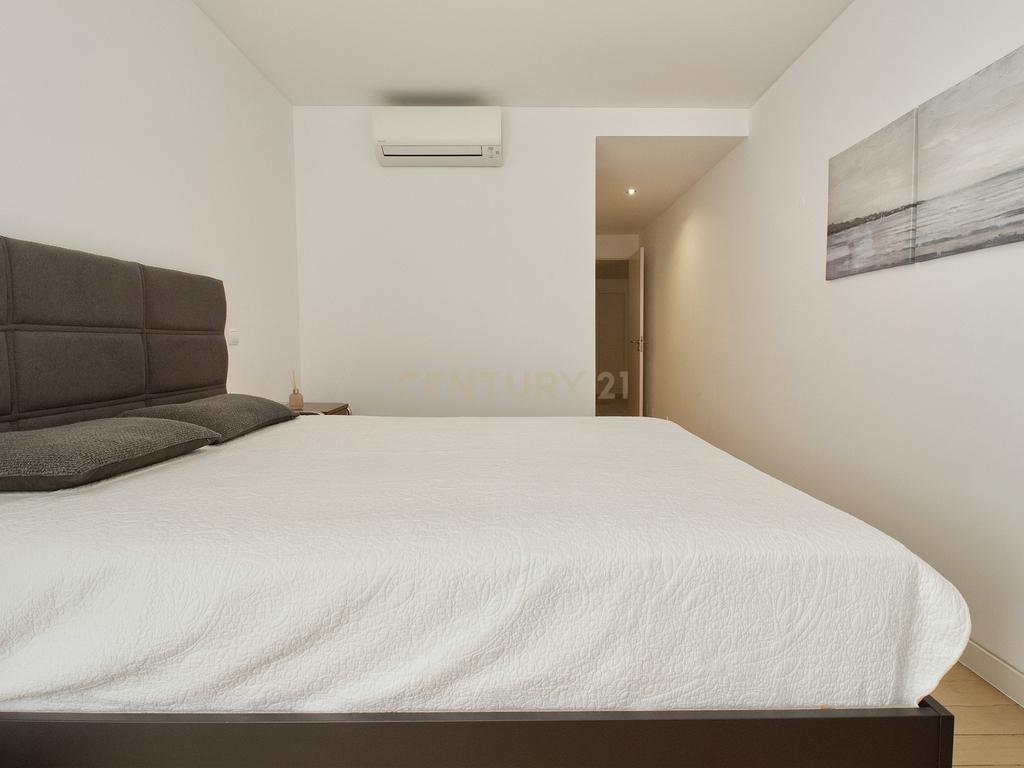 Apartamento T2 à Venda na Rua da Misericórdia, Chiado – Localização Privilegiada - Image 8