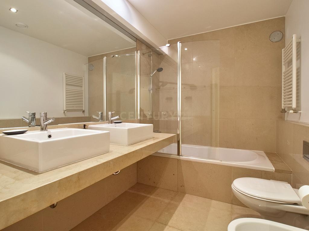 Apartamento T2 à Venda na Rua da Misericórdia, Chiado – Localização Privilegiada - Image 9