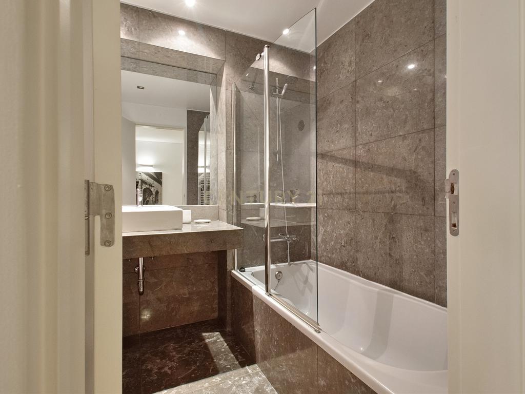 Apartamento T2 à Venda na Rua da Misericórdia, Chiado – Localização Privilegiada - Image 17