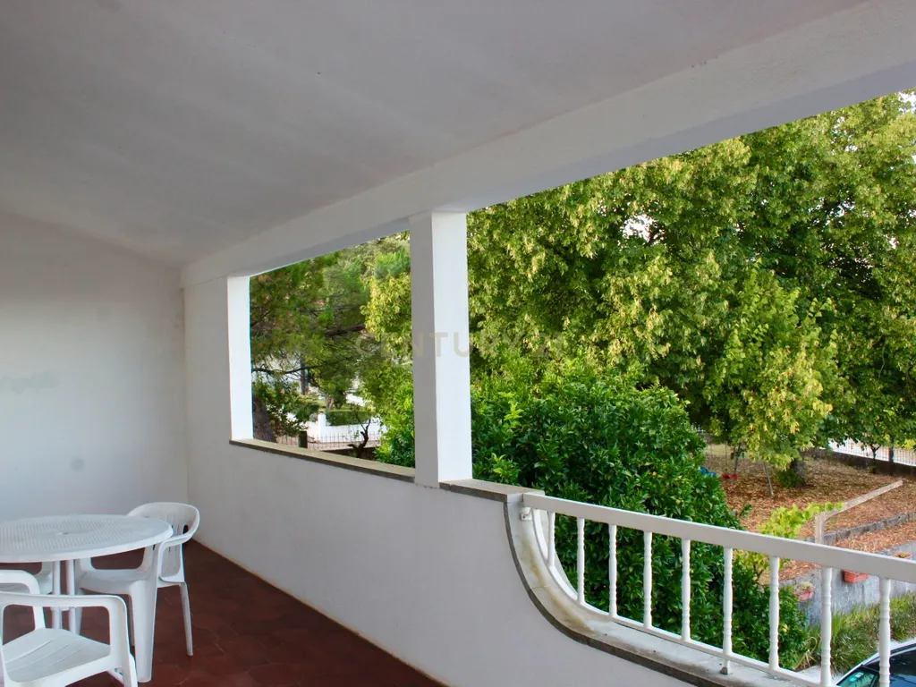 MORADIA T4 -ANSIÃO- com ARMAZÉM, anexos e 1ha terreno - Image 4