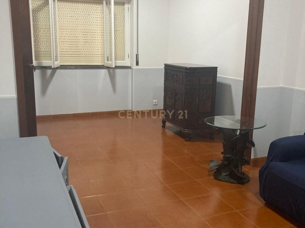 Apartamento T3 em Angra do Heroísmo para arrendamento - Image 11