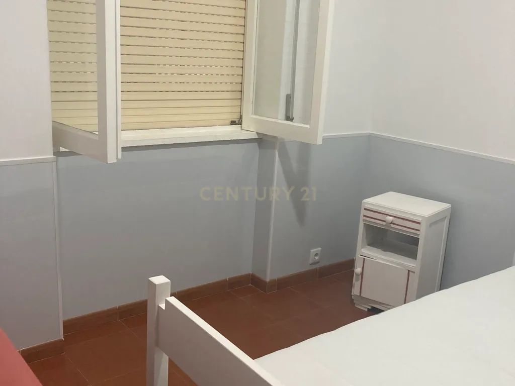 Apartamento T3 em Angra do Heroísmo para arrendamento - Image 13