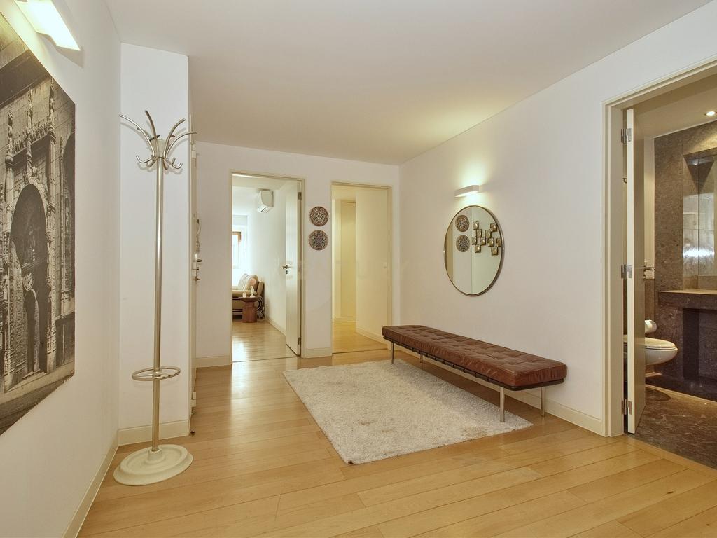 Apartamento T2 à Venda na Rua da Misericórdia, Chiado – Localização Privilegiada - Image 5