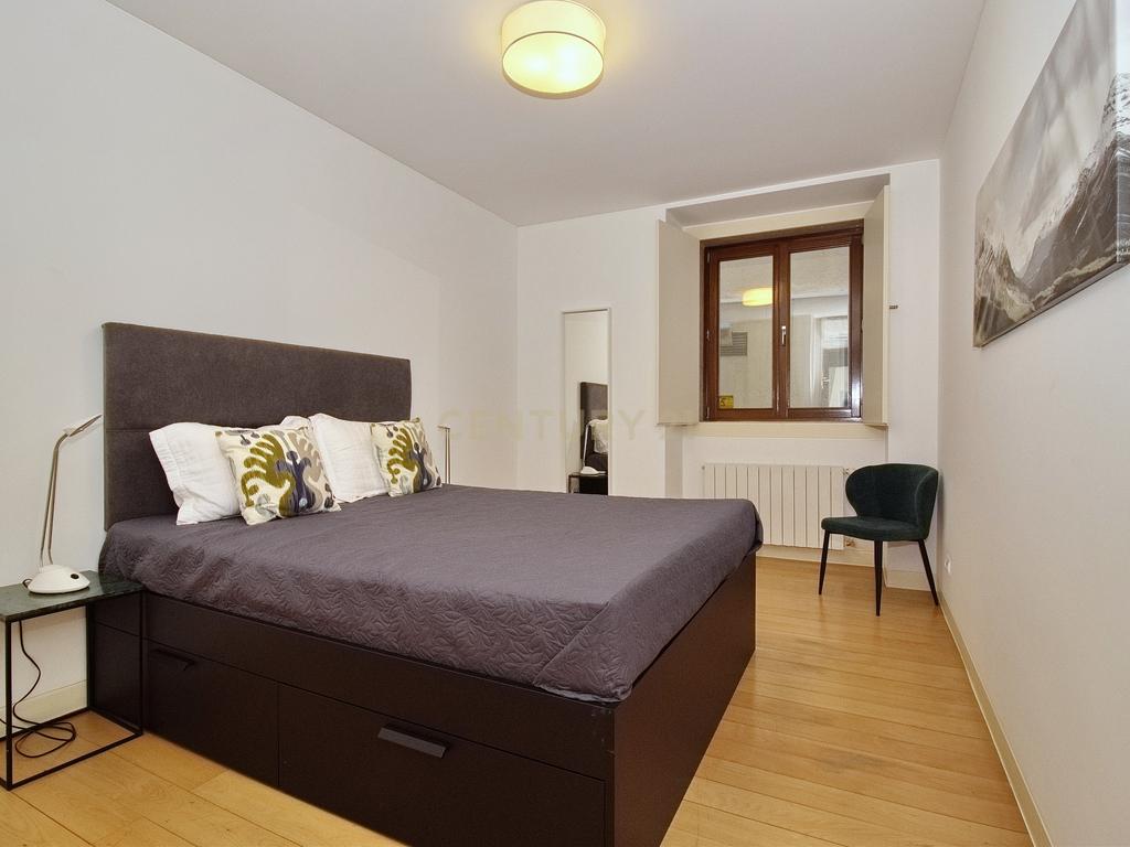 Apartamento T2 à Venda na Rua da Misericórdia, Chiado – Localização Privilegiada - Image 12