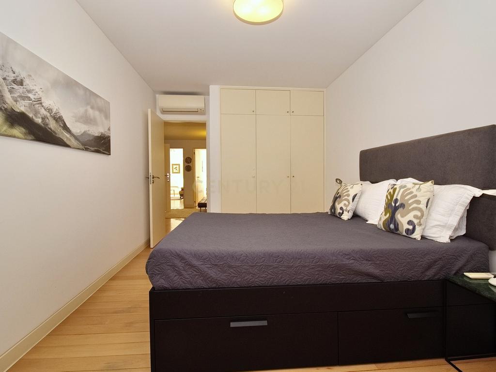 Apartamento T2 à Venda na Rua da Misericórdia, Chiado – Localização Privilegiada - Image 13