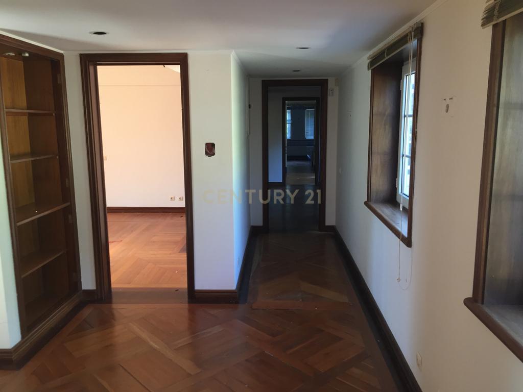 Moradia de luxo V7 localizada junto ao Belas Club de Campo - Image 9