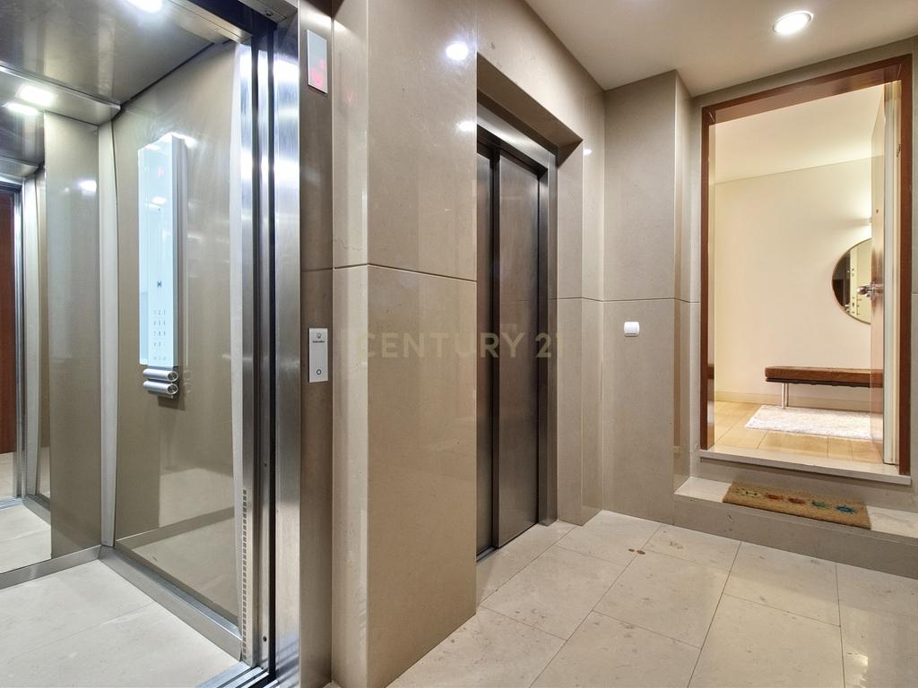 Apartamento T2 à Venda na Rua da Misericórdia, Chiado – Localização Privilegiada - Image 18