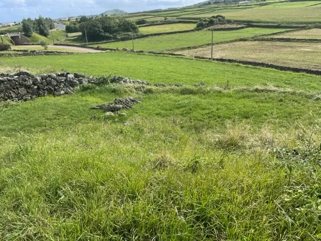Terreno com grande frente para construção no Vale Farto - Praia da Vitória - Terceira - Açores - Image 2