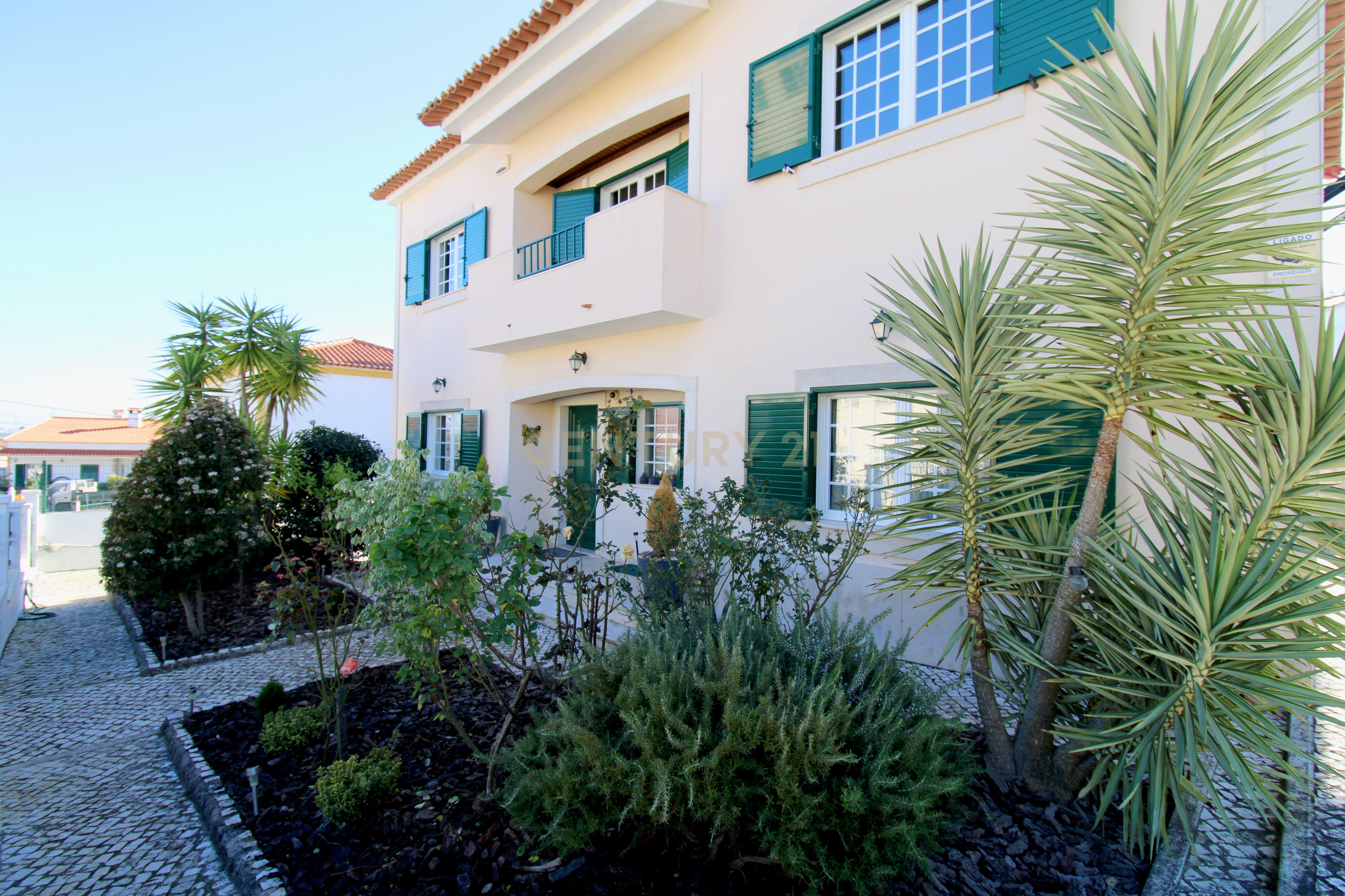 Moradia Isolada T5 com Piscina - Santarém - Image 53