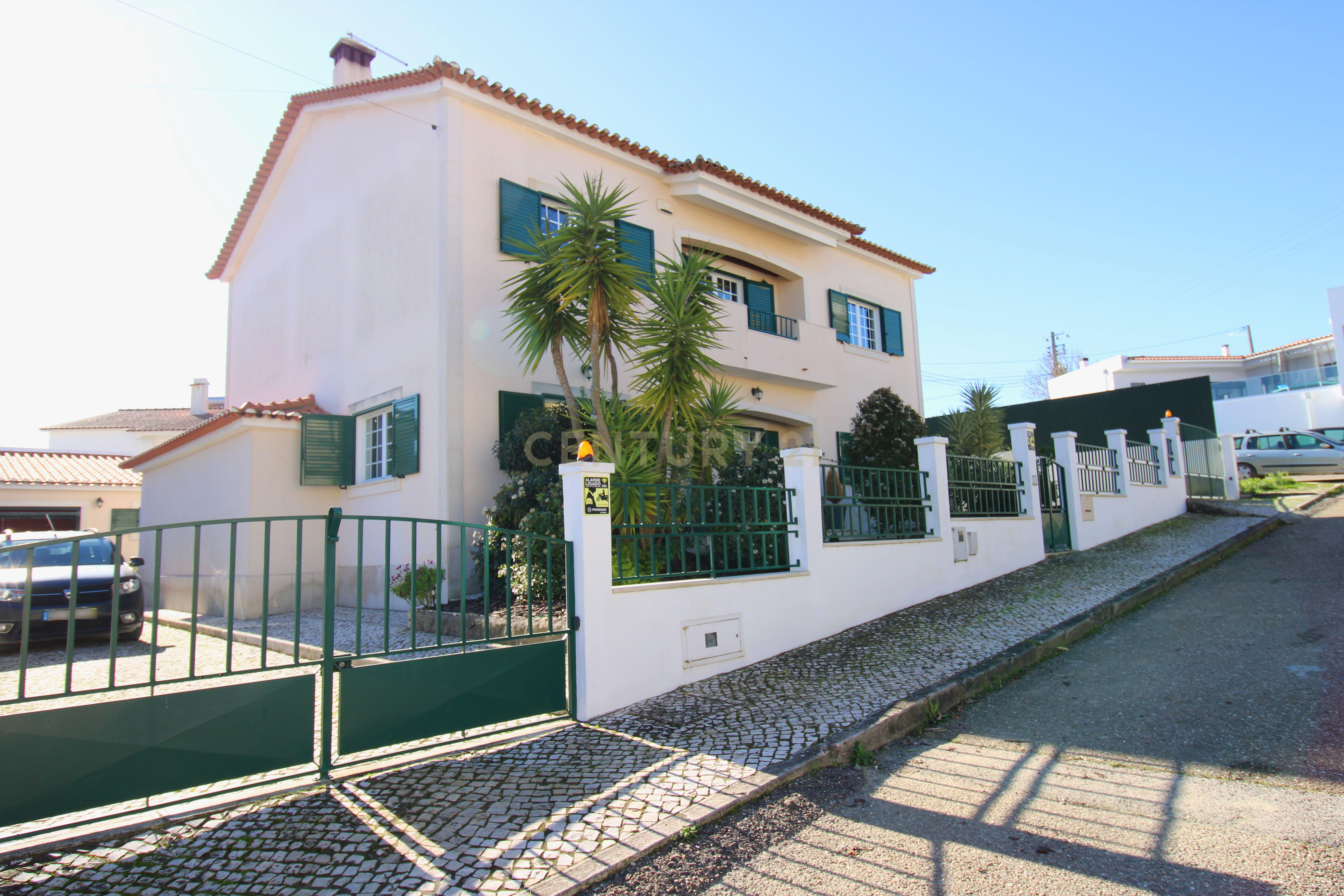 Moradia Isolada T5 com Piscina - Santarém - Image 54