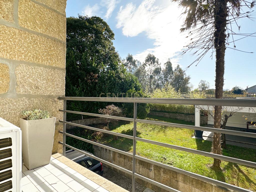 Moradia com Piscina e Jardim - Felgueiras - Image 44