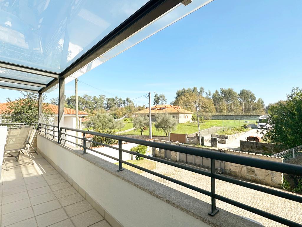 Moradia com Piscina e Jardim - Felgueiras - Image 19