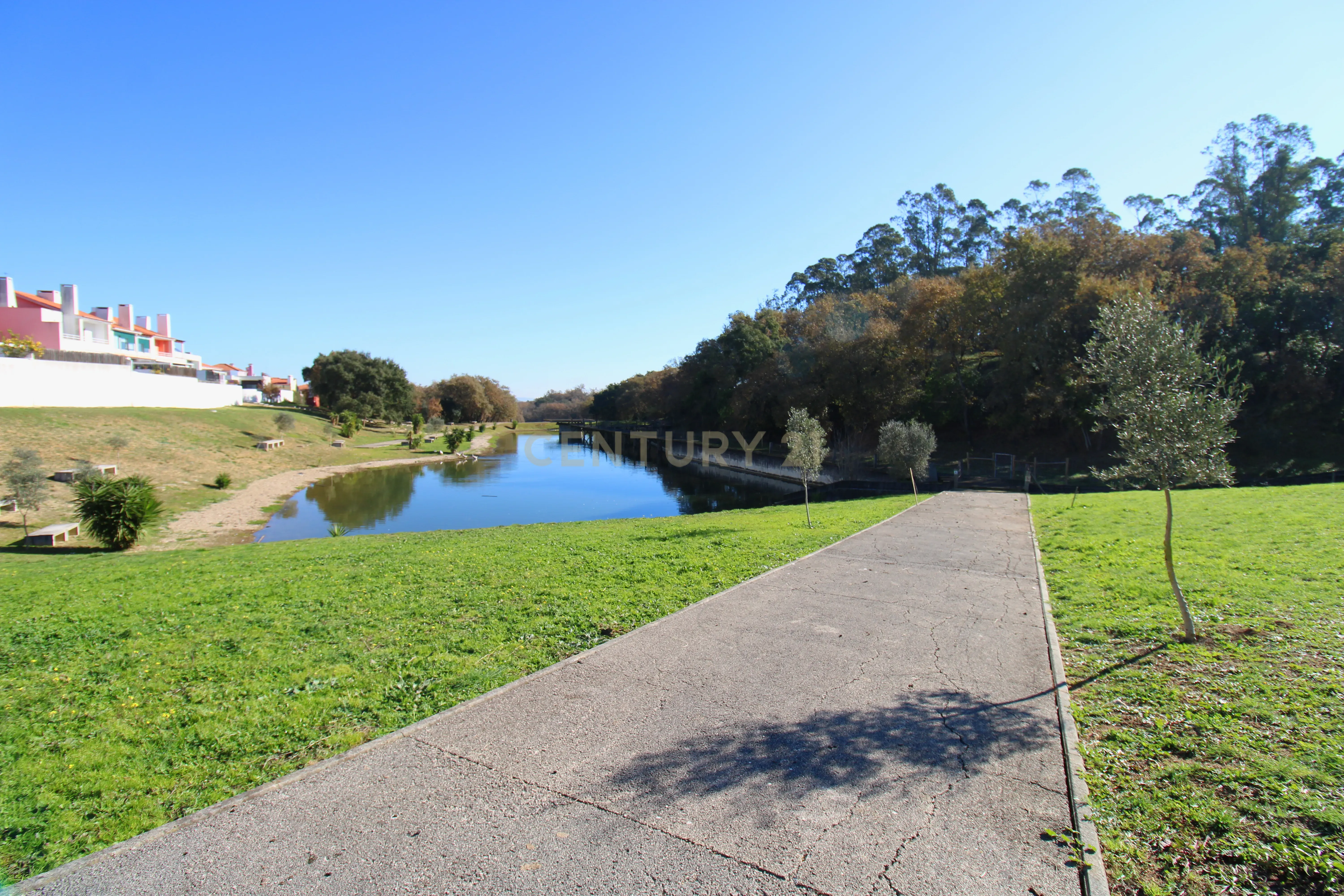 Moradia Isolada T5 com Piscina - Santarém - Image 57