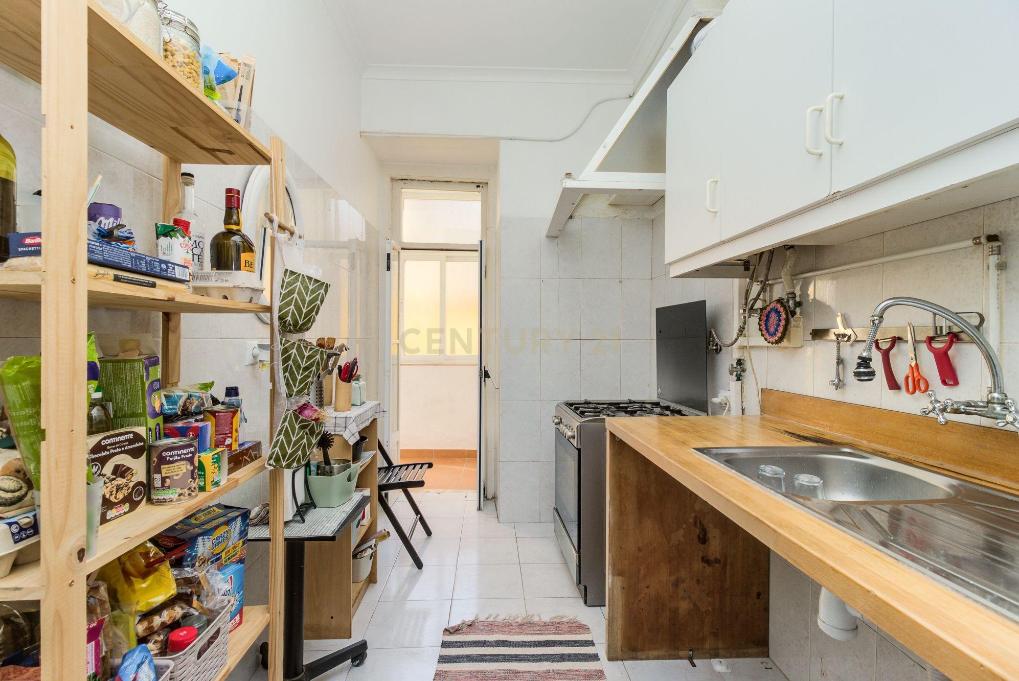 APARTAMENTO T2 +1 EM ARROIOS COM TERRAÇO - Image 11