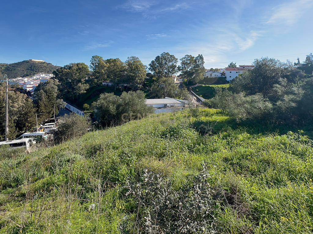 TERRENO PARA CONSTRUÇÃO DE  4 FOGOS DE HABITAÇÃO COM 576m2 - Image 8