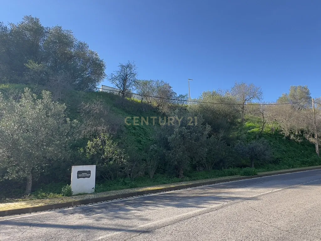 TERRENO PARA CONSTRUÇÃO DE 4 FOGOS DE HABITAÇÃO COM 576m2 - Image 6