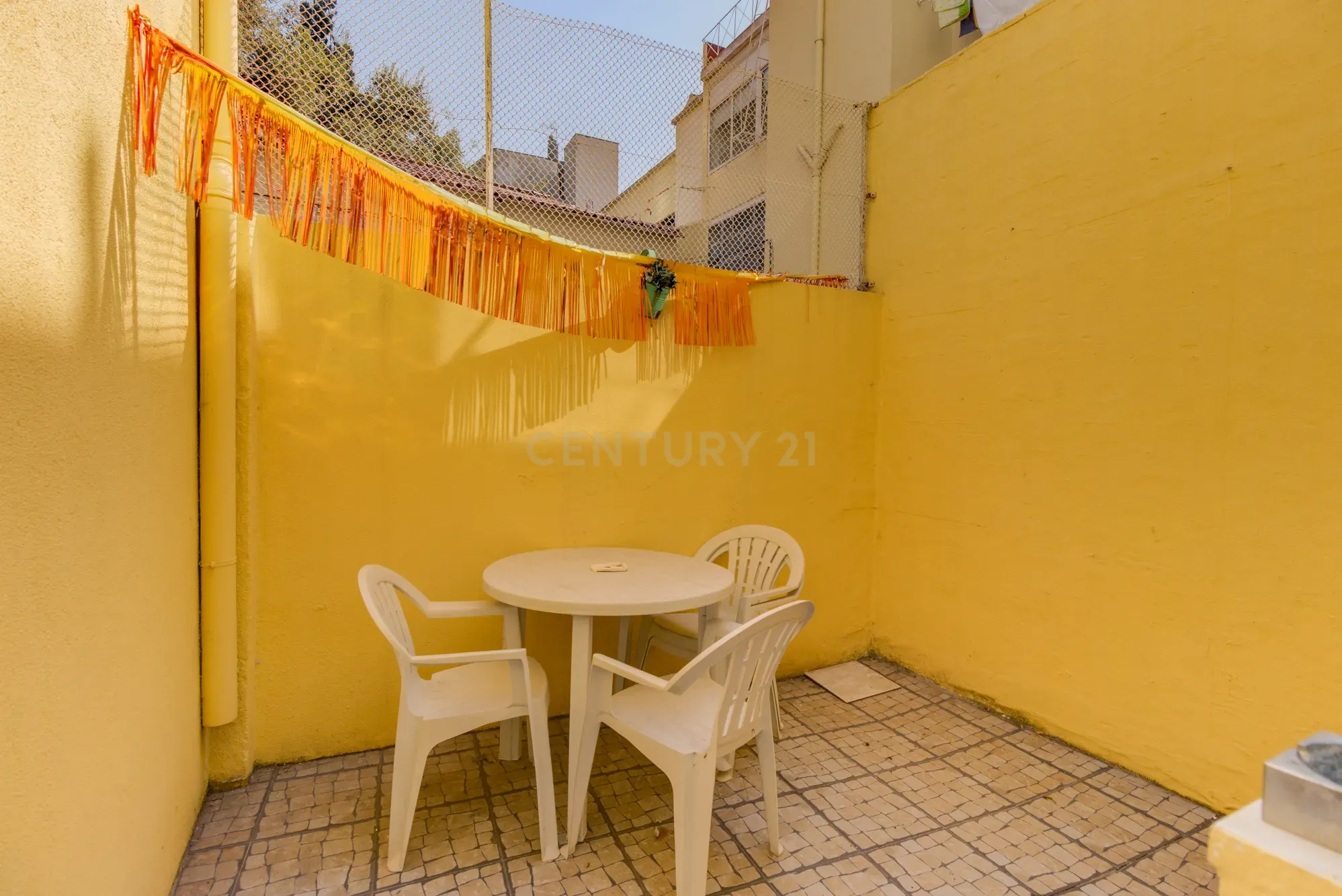 APARTAMENTO T2 +1 EM ARROIOS COM TERRAÇO - Image 1