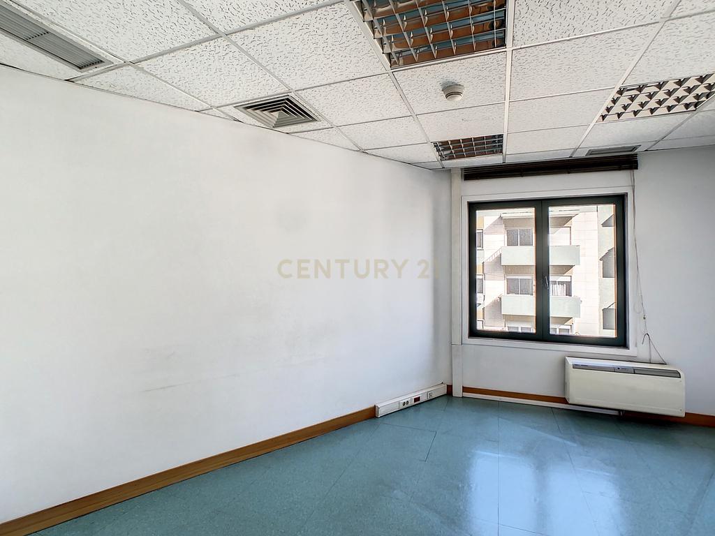 Escritório com 340 m2 na Av. Columbano Bordalo Pinheiro, Lisboa - Image 19