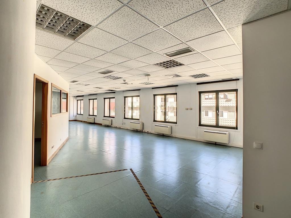 Escritório com 340 m2 na Av. Columbano Bordalo Pinheiro, Lisboa - Image 15