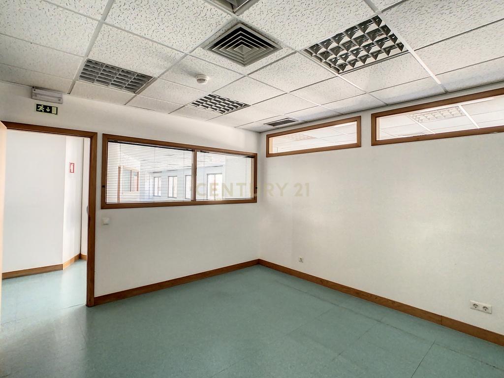 Escritório com 340 m2 na Av. Columbano Bordalo Pinheiro, Lisboa - Image 12