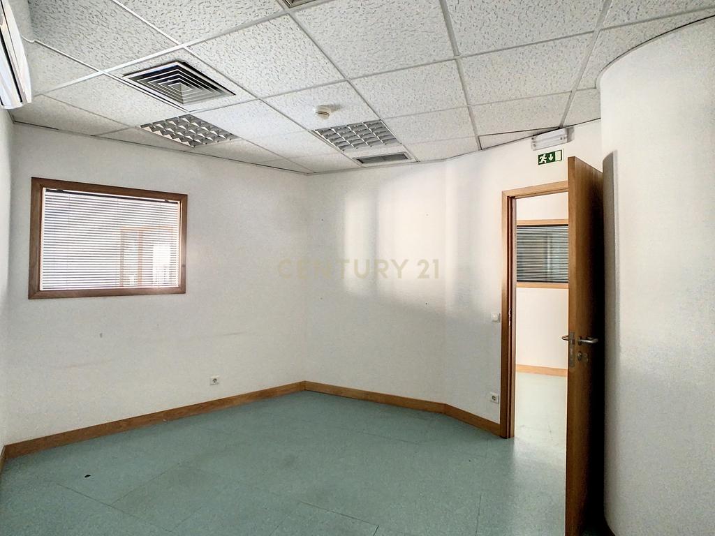 Escritório com 340 m2 na Av. Columbano Bordalo Pinheiro, Lisboa - Image 20