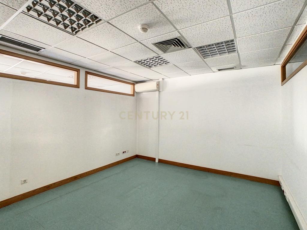 Escritório com 340 m2 na Av. Columbano Bordalo Pinheiro, Lisboa - Image 22