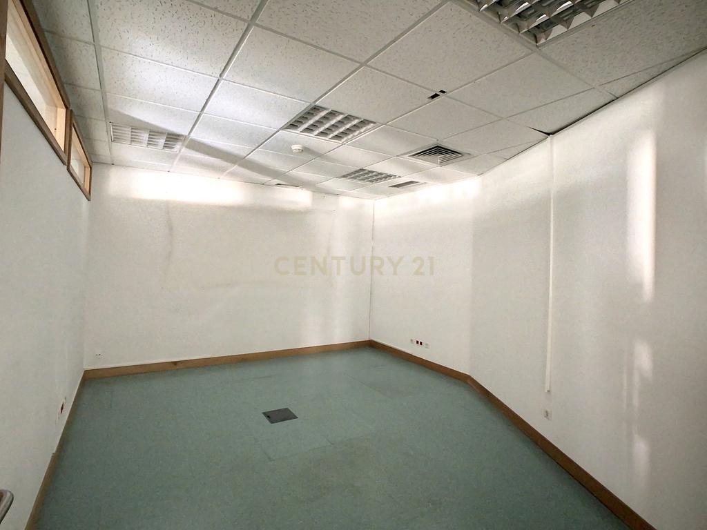 Escritório com 340 m2 na Av. Columbano Bordalo Pinheiro, Lisboa - Image 23