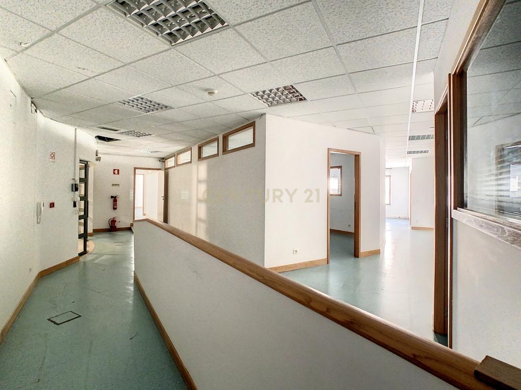 Escritório com 340 m2 na Av. Columbano Bordalo Pinheiro, Lisboa - Image 10