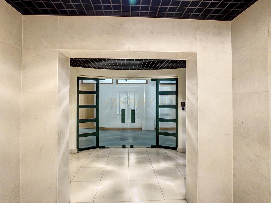 Escritório com 340 m2 na Av. Columbano Bordalo Pinheiro, Lisboa - Image 7