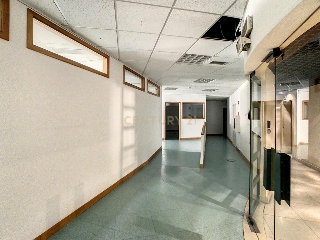 Escritório com 340 m2 na Av. Columbano Bordalo Pinheiro, Lisboa - Image 9