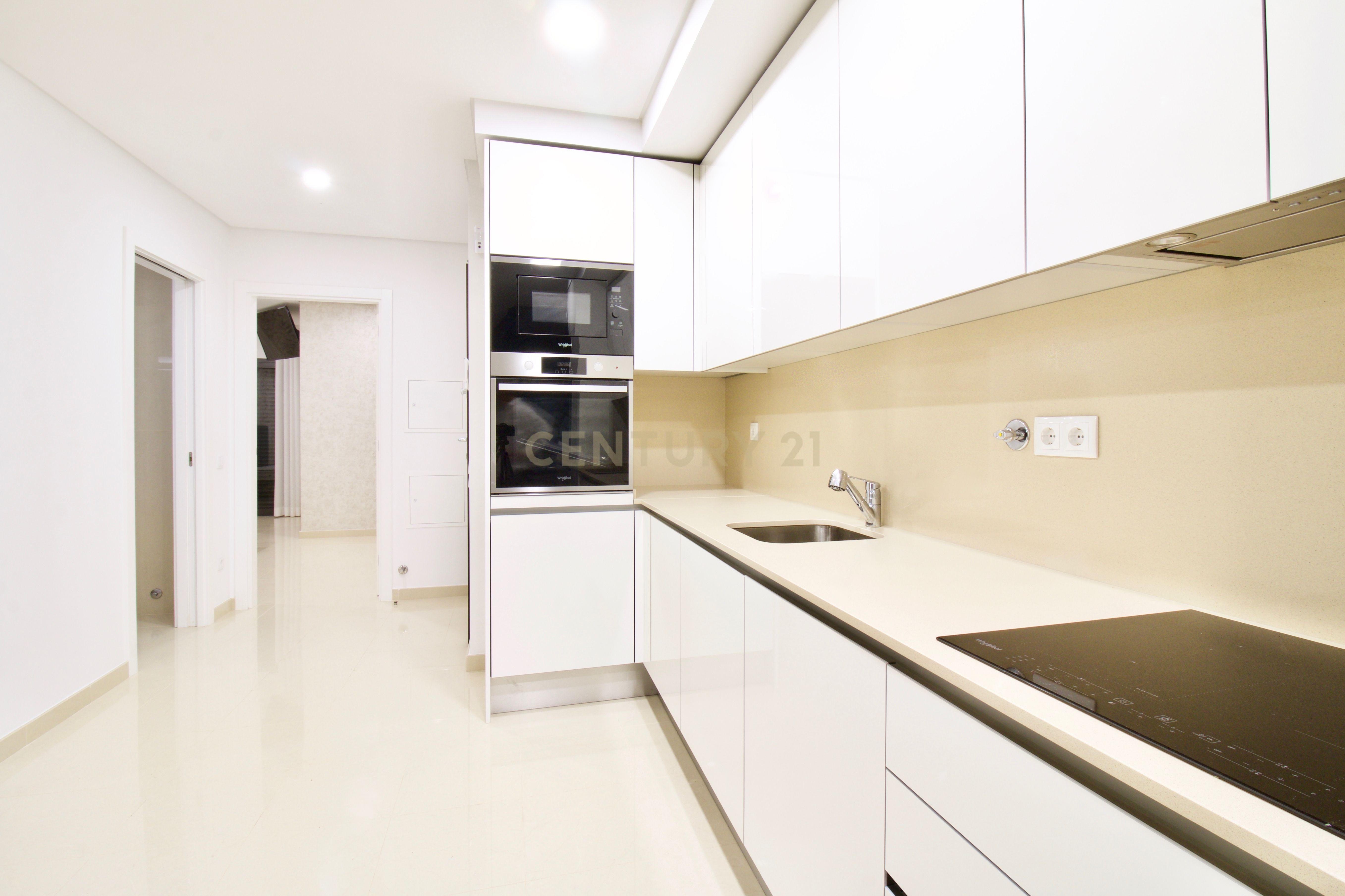 Apartamento de 3 Assoalhadas a 250m da praia em Quarteira - Image 2