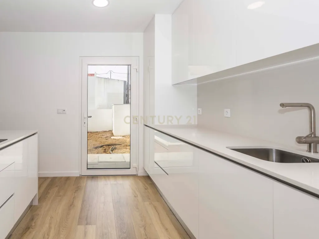 Moradia Nova Isolada T4 c/piscina - Foros de Amora - Image 8