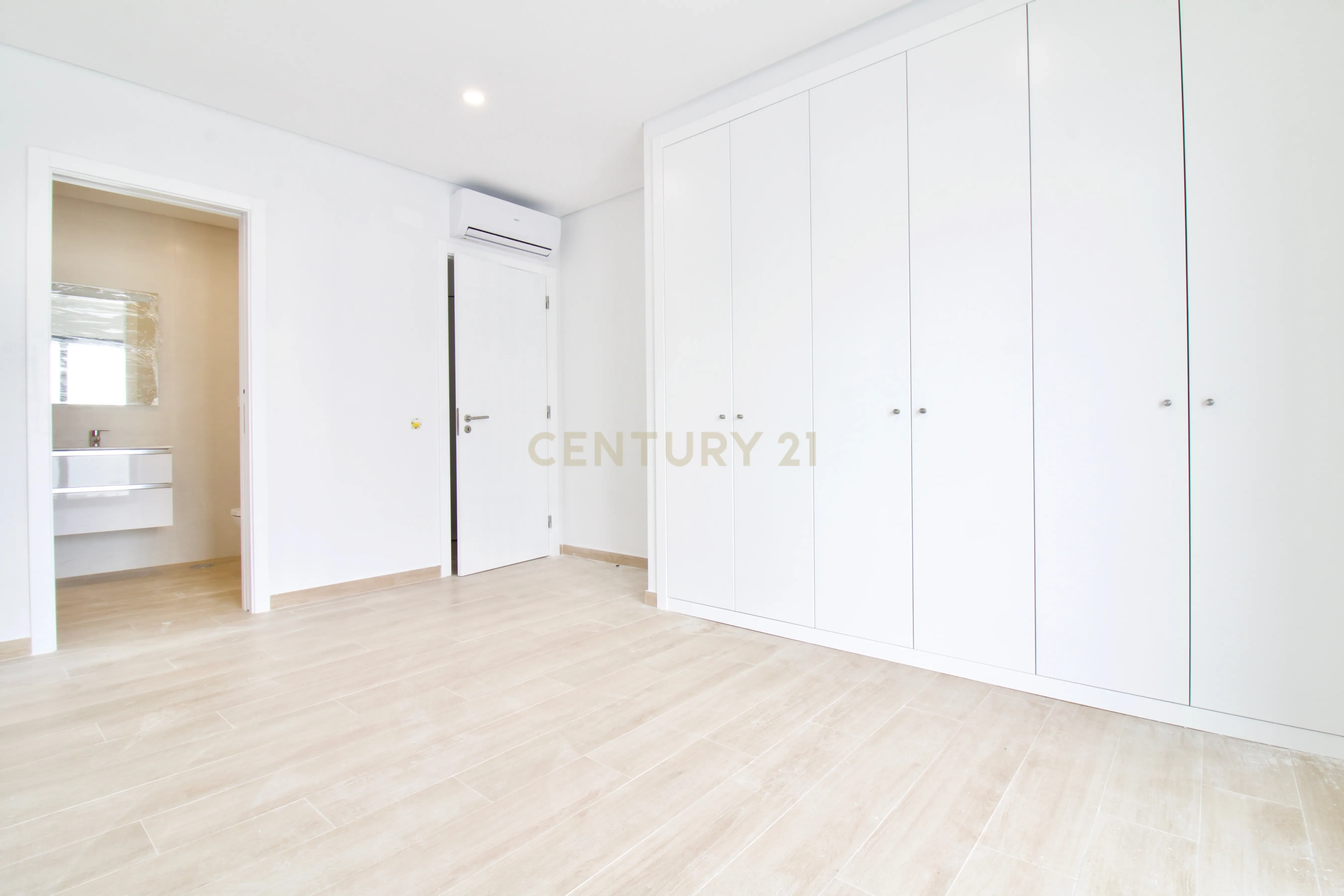 Apartamento de 3 Assoalhadas a 250m da praia em Quarteira - Image 6